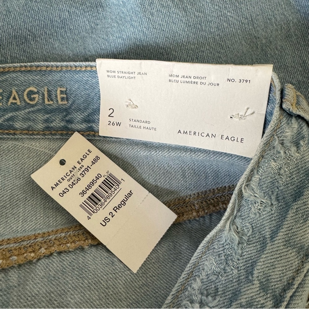 American Eagle NWT Women’s Distressed High-Rise Mom Straight Jeans - Picture 6 of 11